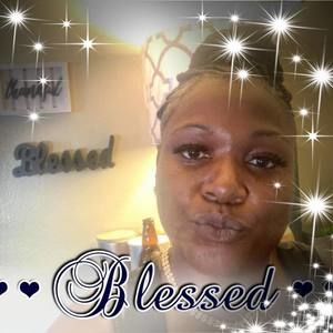 Meet your Posher, Monique